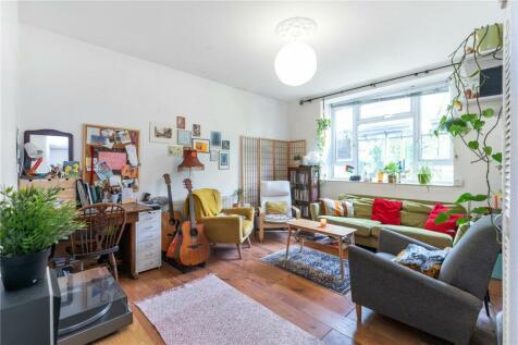 3 bedroom apartment for sale in Whiston Road, London, E2