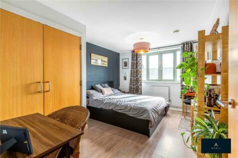 1 bedroom apartment for sale in High Road Leytonstone, London, E11