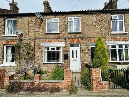 3 bedroom terraced house for sale in Water Lane, Hemingbrough, Selby, YO8
