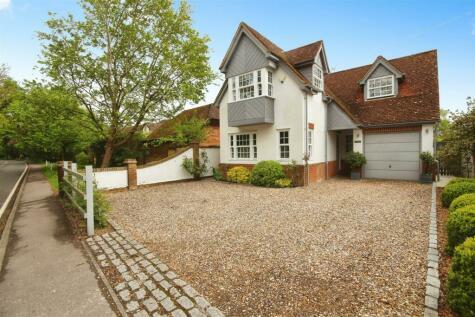 4 bedroom detached house for sale in Lodge Road, Hurst, Reading, Berkshire, RG10
