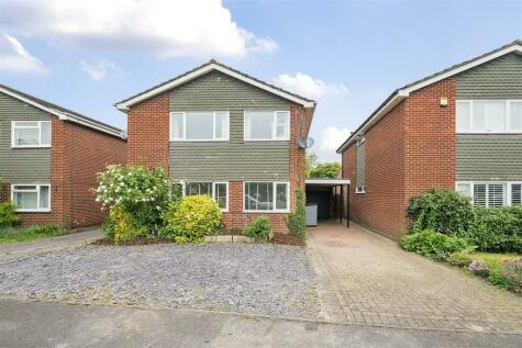 4 bedroom detached house for sale in Wenlock Edge, Charvil, Reading, Berkshire, RG10