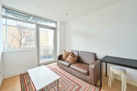 1 bedroom flat for sale in Gerry Raffles Square, Stratford, London, E15