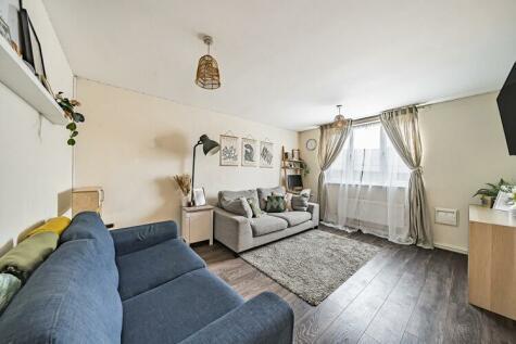2 bedroom flat for sale in Shillibeer Court, Enfield, London, N18
