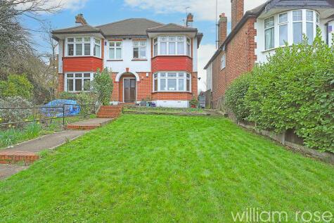 1 bedroom ground floor flat for sale in Falmouth Avenue, Highams Park, London, E4