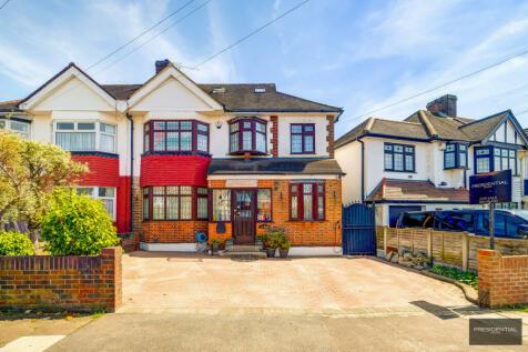 6 bedroom semi-detached house for sale in Couchmore Avenue, Ilford, IG5