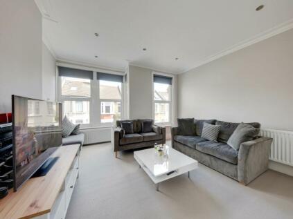 1 bedroom flat for sale in Connaught Road, Chingford, London, E4