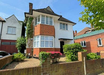 2 bedroom flat for sale in Hervey Close, Finchley, N3