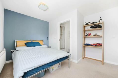 2 bedroom flat for sale in Wick Lane, Mile End, London, E3