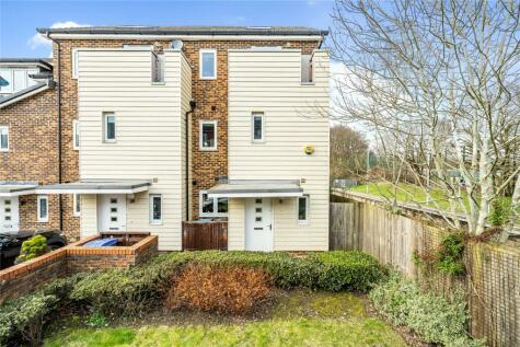4 bedroom end of terrace house for sale in Pyle Close, Addlestone, Surrey, KT15