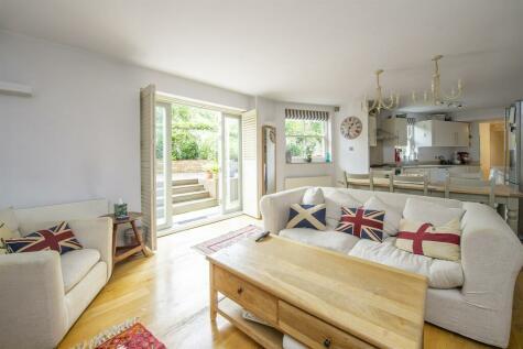 2 bedroom flat for sale in St Quintin Avenue, London, W10