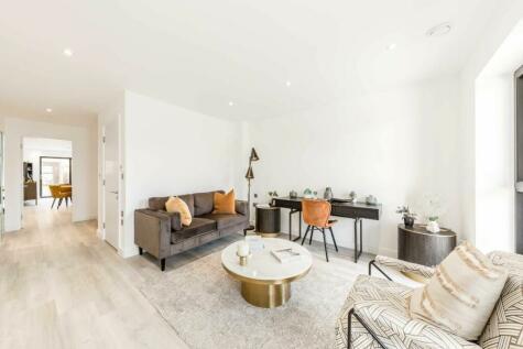 3 bedroom flat for sale in East Road, Wimbledon, SW19