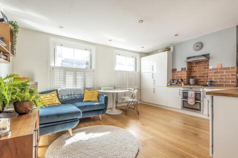 1 bedroom flat for sale in Battersea Park Road, Battersea, London, SW11