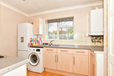 2 bedroom ground floor maisonette for sale in Fairview Gardens, Sturry, Canterbury, Kent, CT2