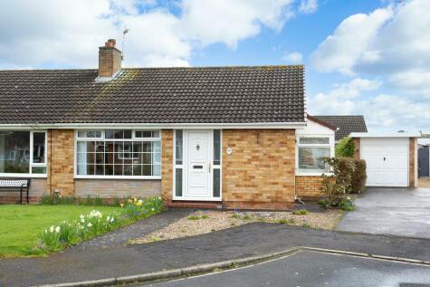 2 bedroom semi-detached bungalow for sale in Harcourt Close, Bishopthorpe, YO23