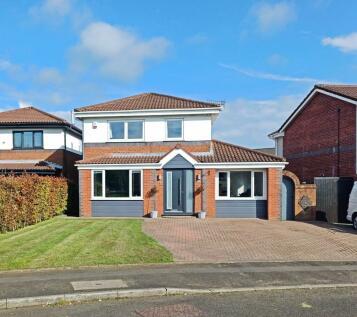 4 bedroom detached house for sale in Parkway, Westhoughton, BL5
