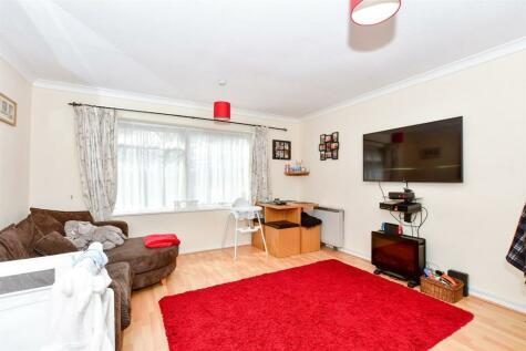 2 bedroom flat for sale in Banstead Road, Caterham, Surrey, CR3