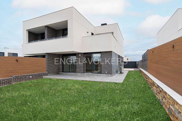 Casa en alquiler en El Bosque de 4 habitaciones con terraza y piscina