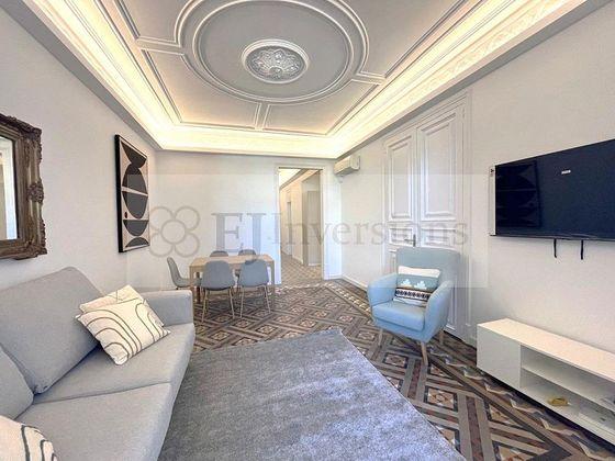 Piso en alquiler en La Dreta de l'Eixample de 3 habitaciones con muebles y balcón