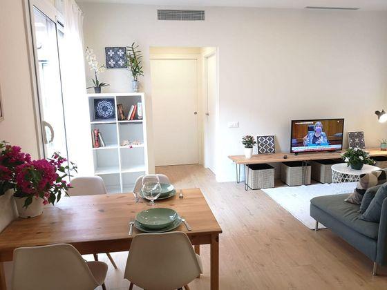 Alquiler de ático en Sants de 1 habitación con terraza y muebles