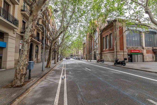 Alquiler de piso en La Sagrada Família de 3 habitaciones con muebles y balcón