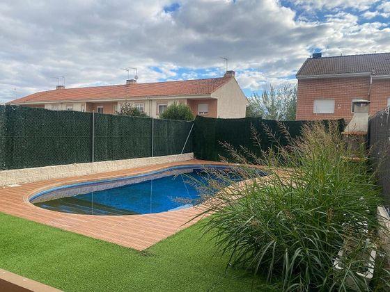 Alquiler de casa adosada en Torrejón de la Calzada de 4 habitaciones con piscina y garaje