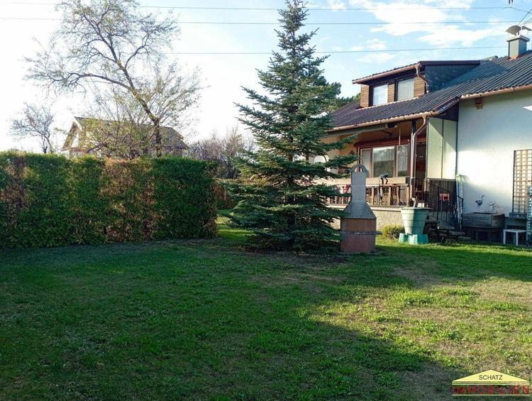 Gemütliches Einfamilienhaus mit Terrasse, Garten und Garage