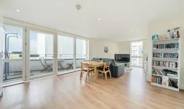 2 bedroom flat for sale in St. James's Crescent, Brixton, London, SW9