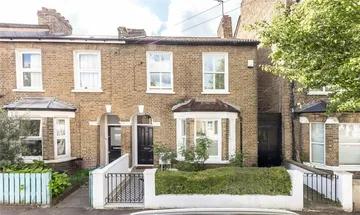 3 bedroom end of terrace house for sale in Hargwyne Street, London, SW9