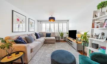 2 bedroom flat for sale in Ferndale Road, Brixton, SW9