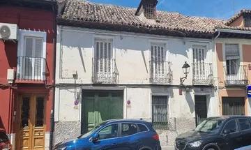 Chalet en venta en Centro - Aranjuez de 6 habitaciones con terraza y garaje