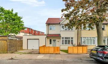 4 bedroom end of terrace house for sale in Carnforth Road, Streatham Common, SW16