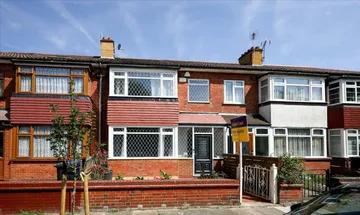 3 bedroom terraced house for sale in Creighton Road, Ealing, W5