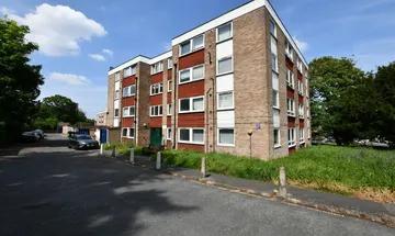 2 bedroom flat for sale in Bramley Hill, South Croydon, CR2