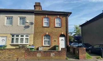2 bedroom end of terrace house for sale in Mill Road, Erith, DA8