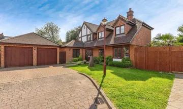 5 bedroom detached house for sale in Ridgemead Close, London, N14