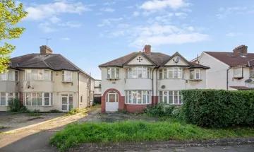 3 bedroom semi-detached house for sale in Watford Way, London, NW4