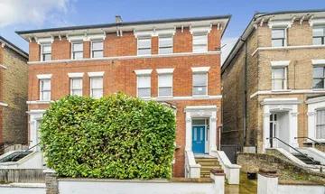 3 bedroom flat for sale in Penford Street, Camberwell, SE5