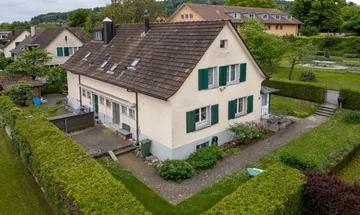 House to Buy in Zürich: Gemütliches Einfamilienhaus an be...