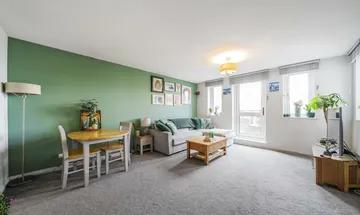1 bedroom flat for sale in St James's Drive, Balham, SW12