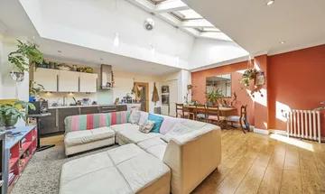 2 bedroom terraced house for sale in Griffin Mews, Balham, SW12
