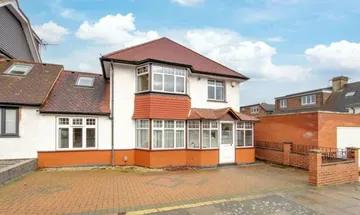 4 bedroom detached house for sale in Elms Avenue, London, NW4