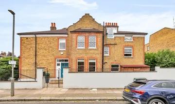 4 bedroom semi-detached house for sale in Heslop Road, London, SW12