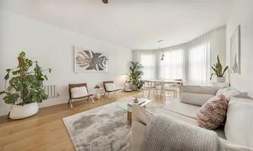 2 bedroom flat for sale in Nevern Square, SW5