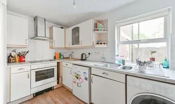 2 bedroom flat for sale in Woods Road, Peckham, London, SE15