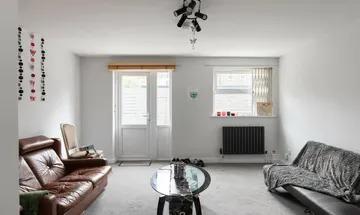 2 bedroom flat for sale in Blenheim Grove, Peckham Rye, SE15