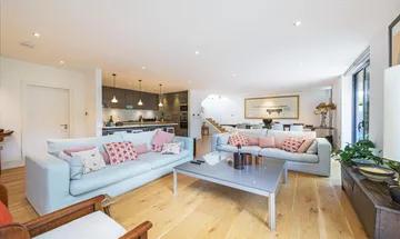 4 bedroom detached house for sale in Hollies Way, Temperley Road, London, SW12