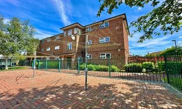 1 bedroom flat for sale in Wantage House, Kings Lynn Drive, Romford, RM3