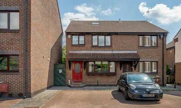4 bedroom semi-detached house for sale in Victory Way, Surrey Quays, SE16