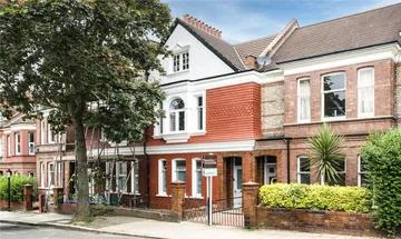 4 bedroom terraced house for sale in Cricklade Avenue, London, SW2