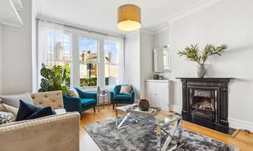 2 bedroom apartment for sale in Lynn Road, London, SW12